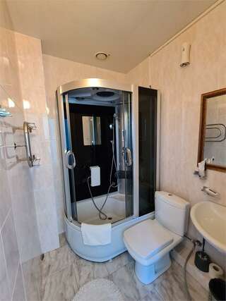 Гостиница Golden Hotel Пятигорск Номер люкс с 1 двуспальной кроватью-8